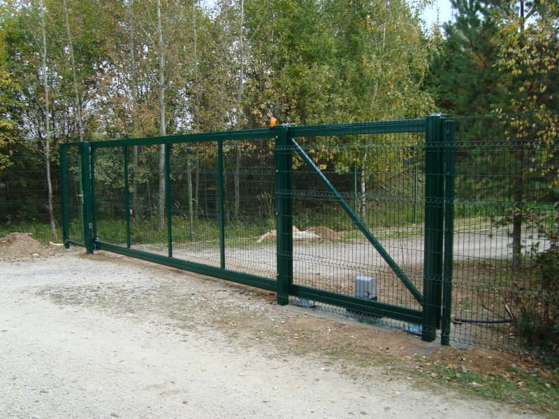 Сетчатый забор DoorHan в Хакасии с установкой