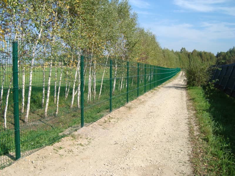 Сетчатый забор DoorHan в Хакасии с установкой