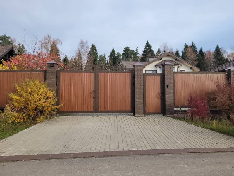 Уличные ворота DoorHan в Хакасии с установкой